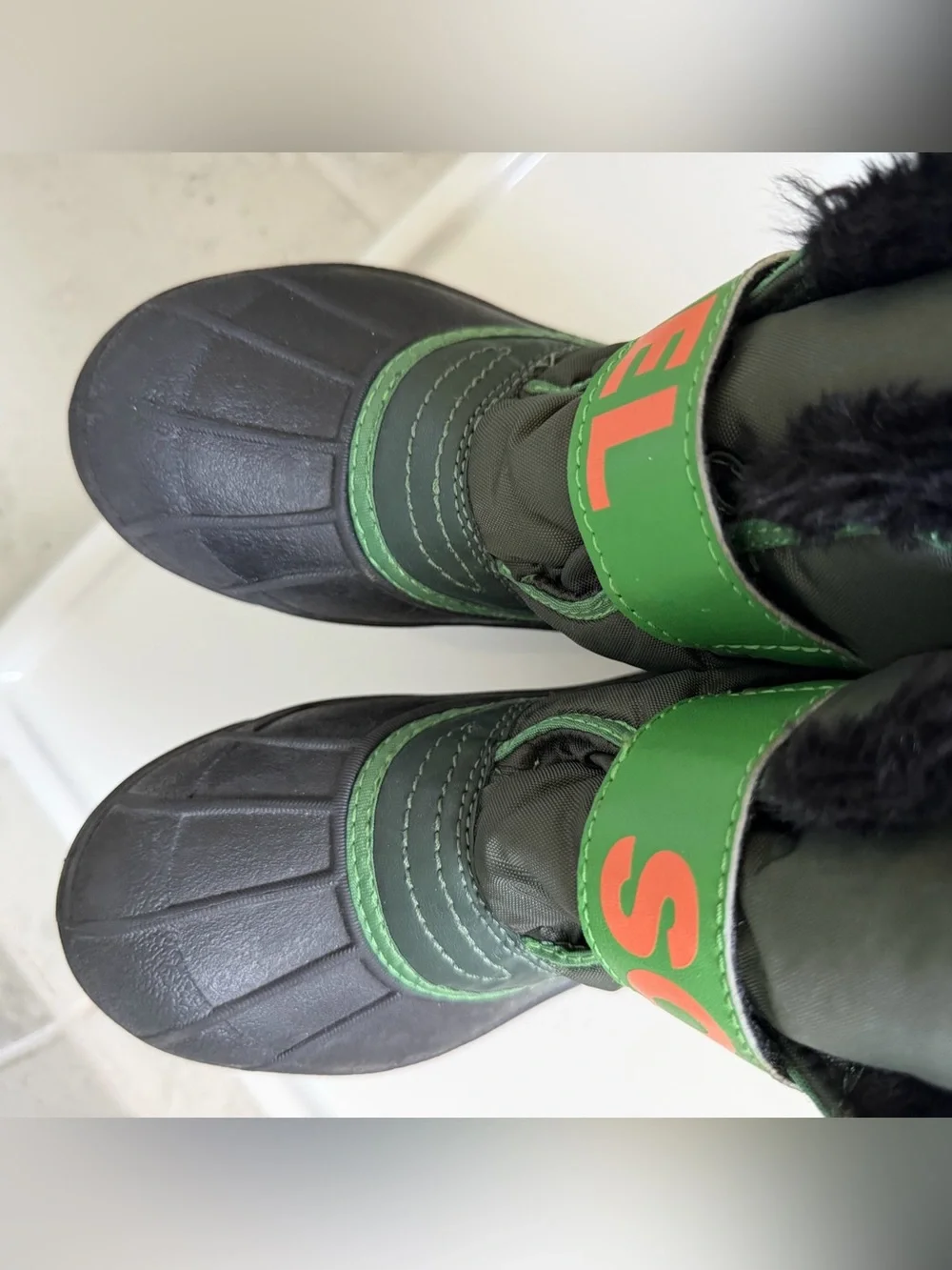 Sorel Kids Green and Black Winter Boot Size 12